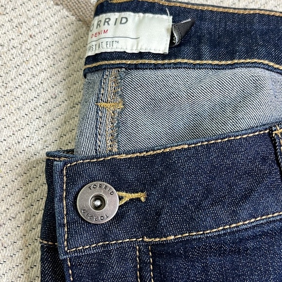 Torrid Curvy Skinny Dark Blue Denim Jeans, size 18 Extra Short - Picture 14 of 16